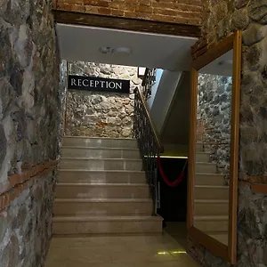  Otel Varios
